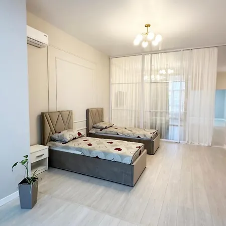 Apartment в аркадии 130 м, 2 этаж *